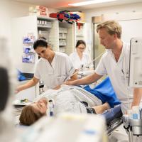 Patientin wird in der Notfallstation des Spitals Bülach behandelt